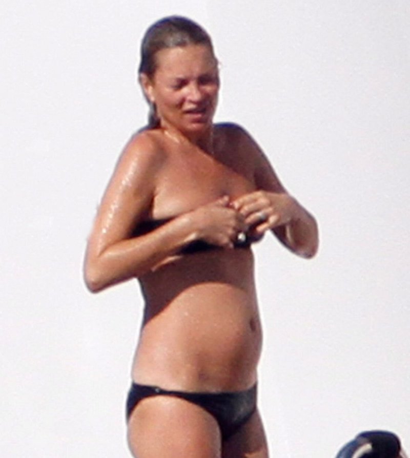 Kate Moss posed without pants and with bare breasts