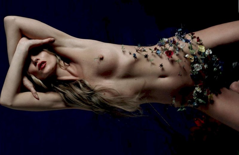 Caroline Trentini naked