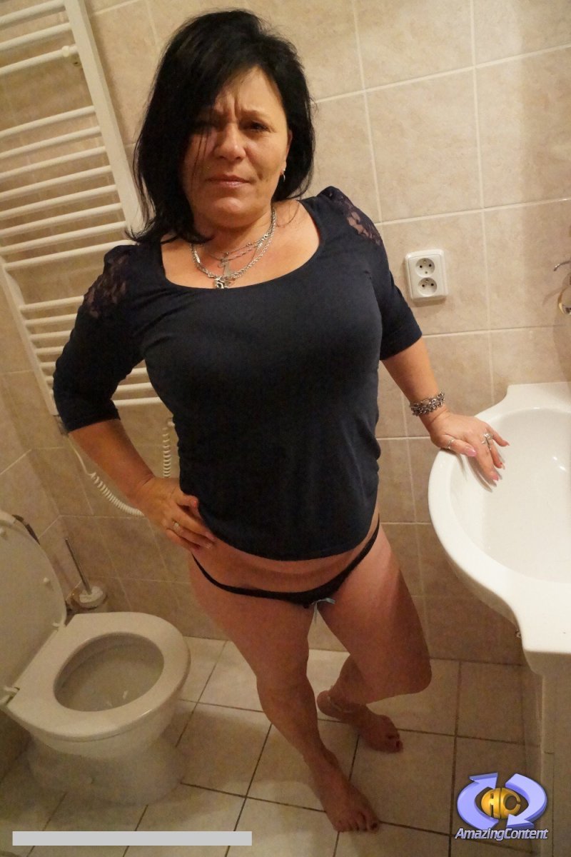 Mature Melinda