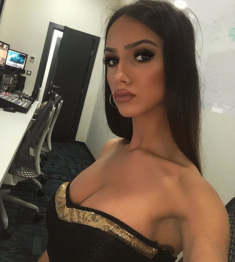 Serbian TV presenter Sara Damjanovic