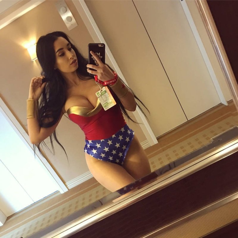 Roxana Wonder woman