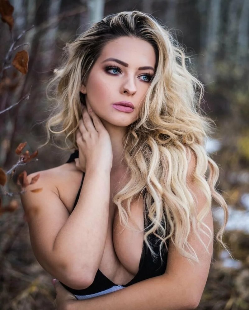 Ashley Resch exclusives