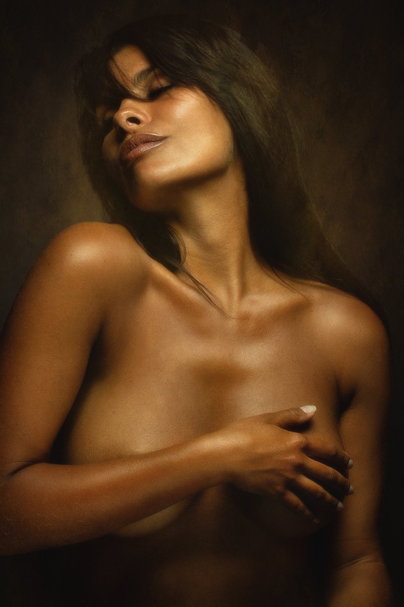 Chic women in nude style