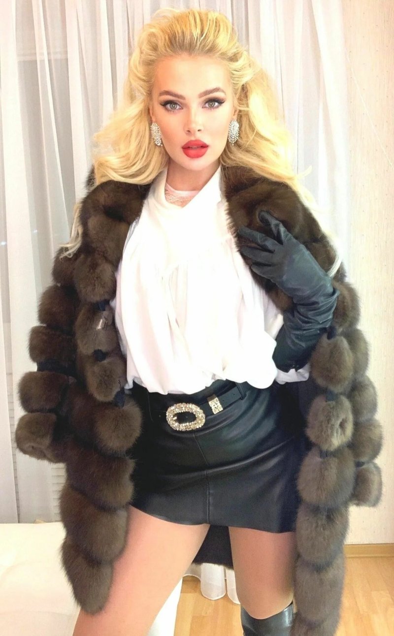 Jana Weiman in leather