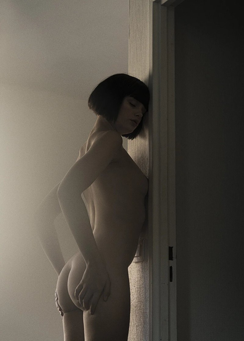 Naked model Marie Grippon