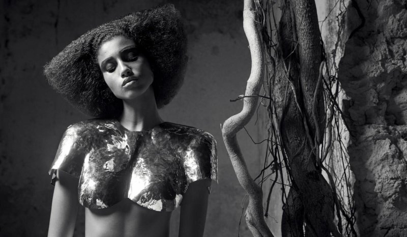 Imaan hammam chest